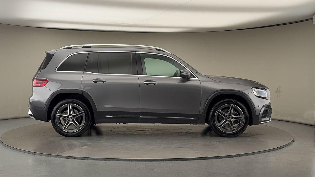 Mercedes-Benz GLB Image 16