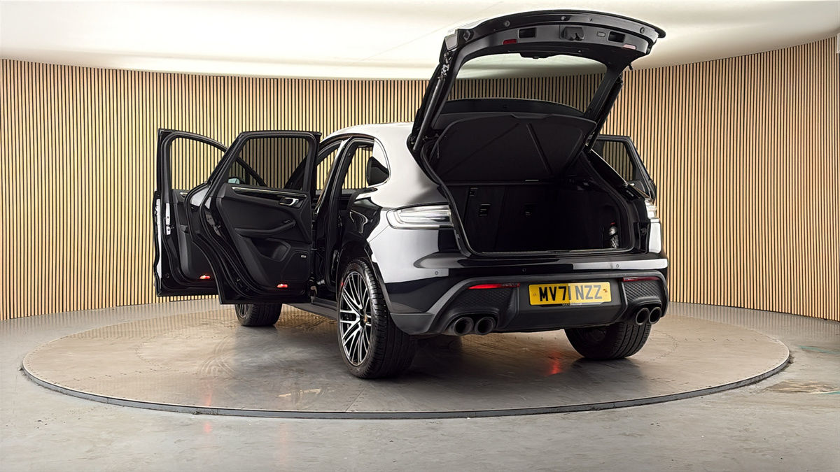 More views of Porsche Macan