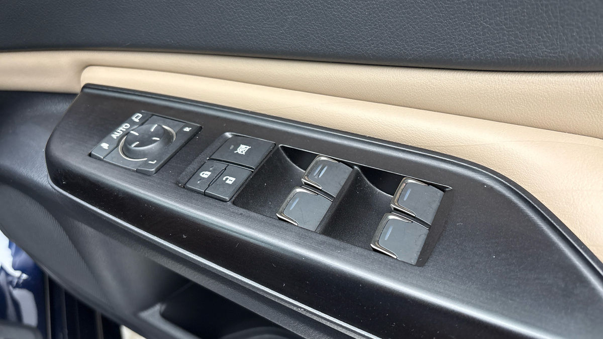 Lexus ES Image 32