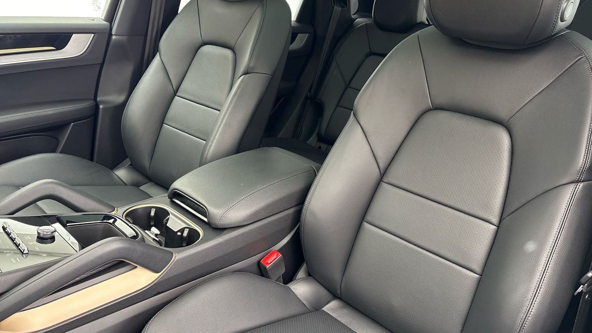 Porsche Cayenne Image 7