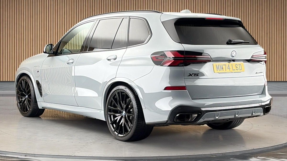 BMW X5 Image 2
