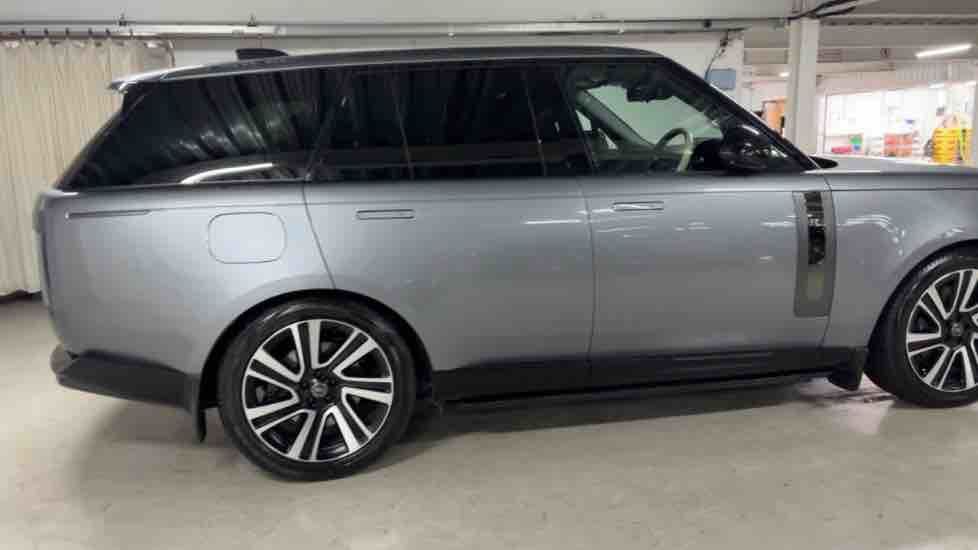 More views of Land Rover Range Rover