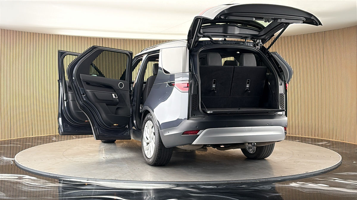 More views of Land Rover Discovery