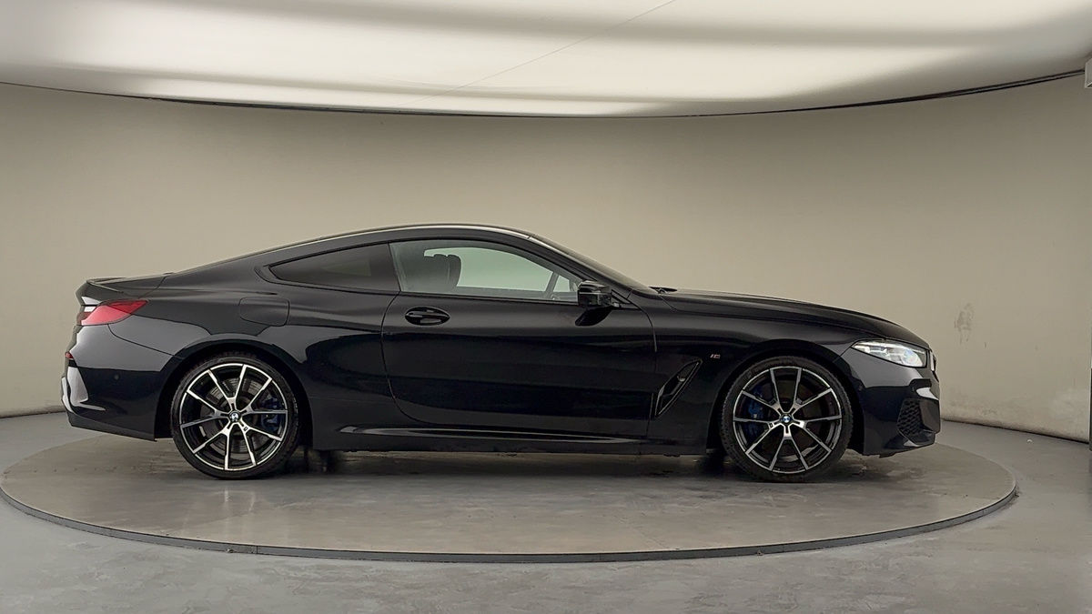 BMW 8 Series Image 16