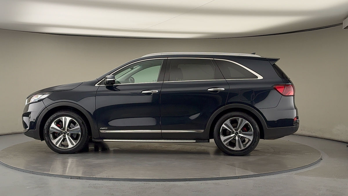 More views of Kia Sorento