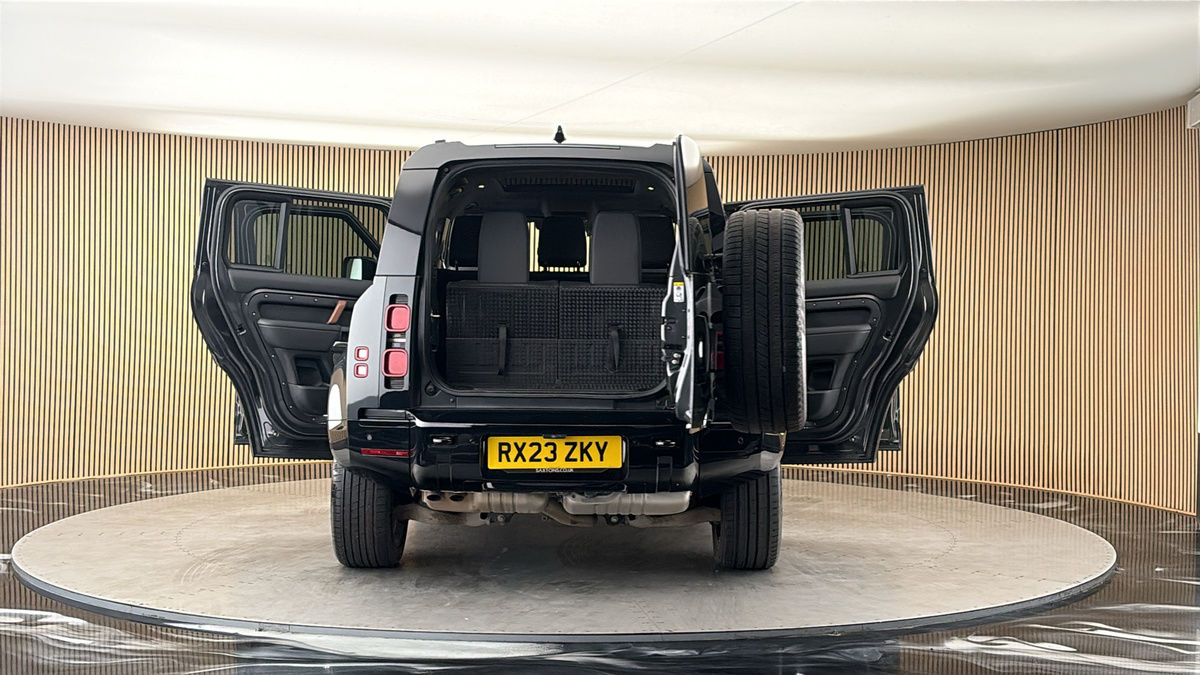 More views of Land Rover Defender 110