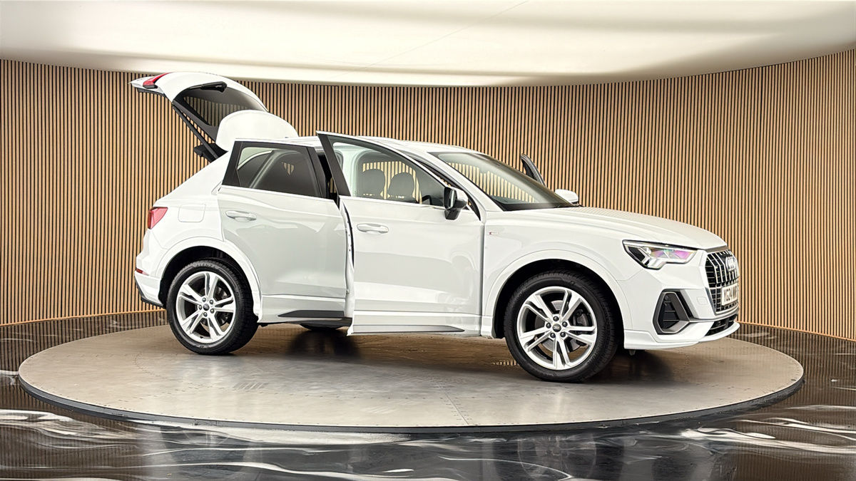 More views of Audi Q3