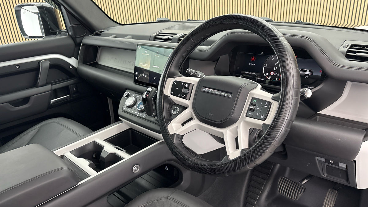 Land Rover Defender 90 Image 5