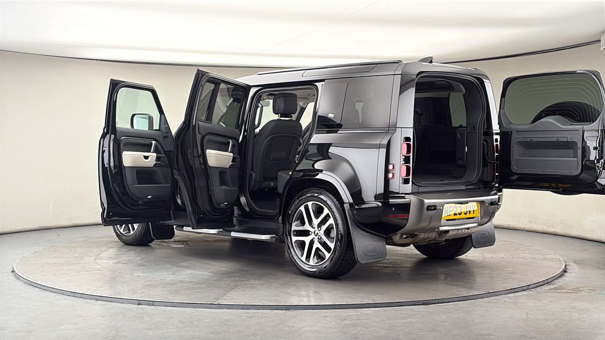 More views of Land Rover Defender 110