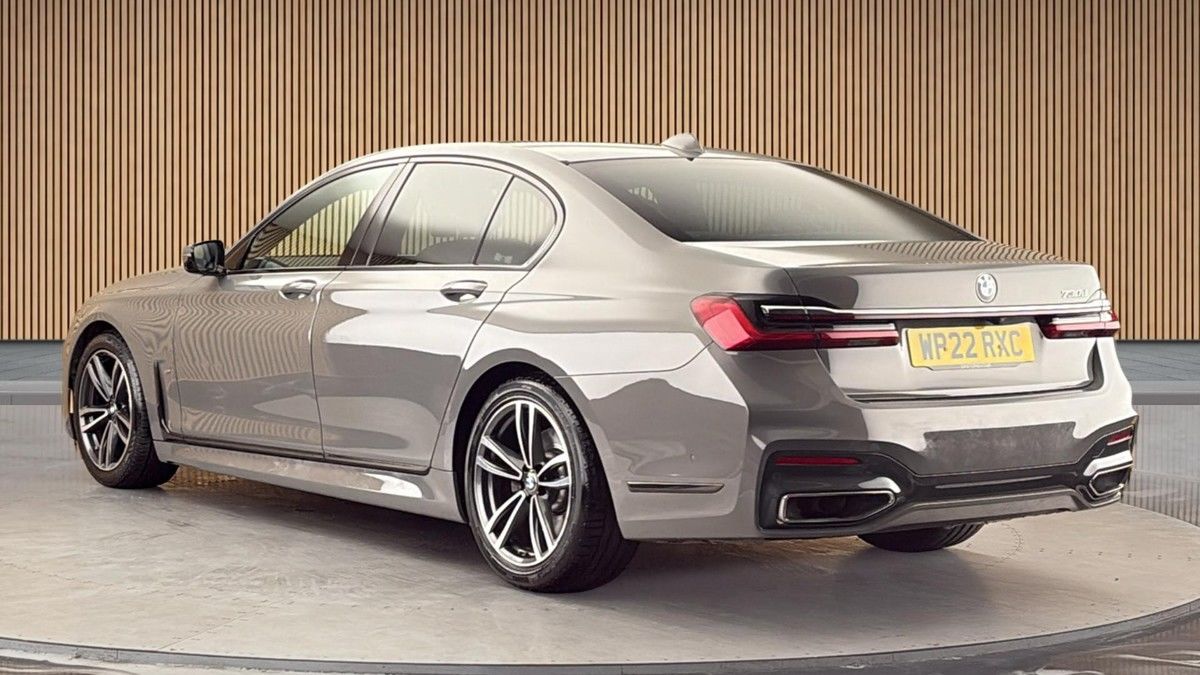 BMW 7 Series Image 2