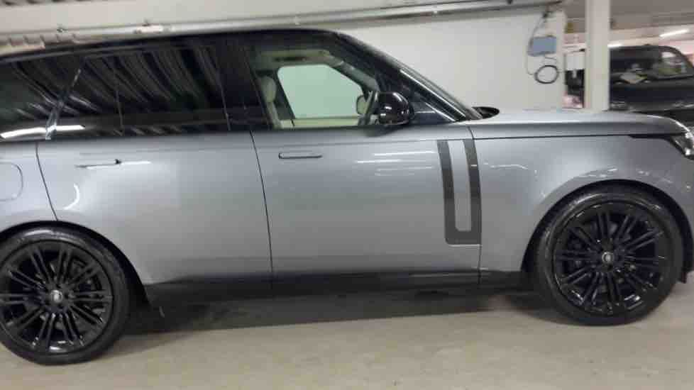 More views of Land Rover Range Rover