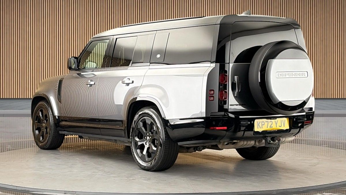 Land Rover Defender 130 Image 2
