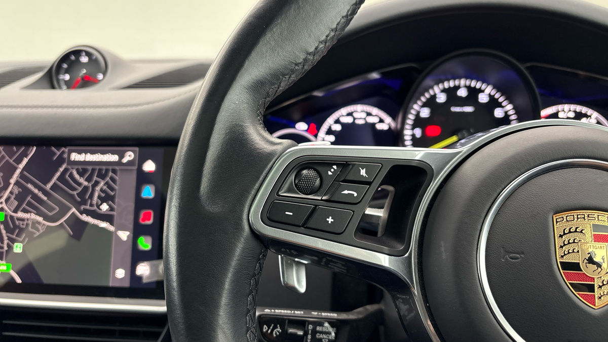 Porsche Cayenne Image 13