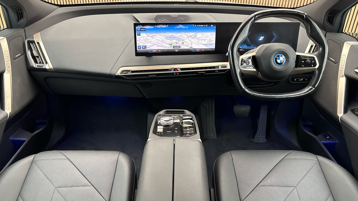 BMW iX Image 12