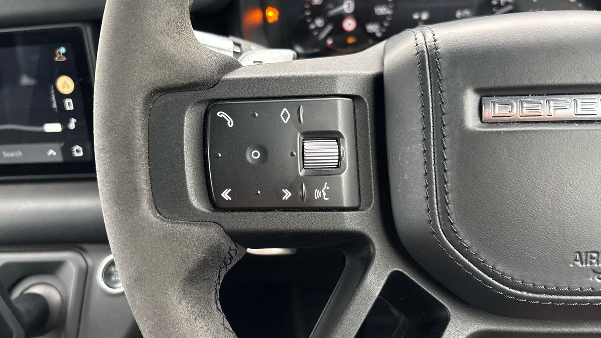 Land Rover Defender 90 Image 13