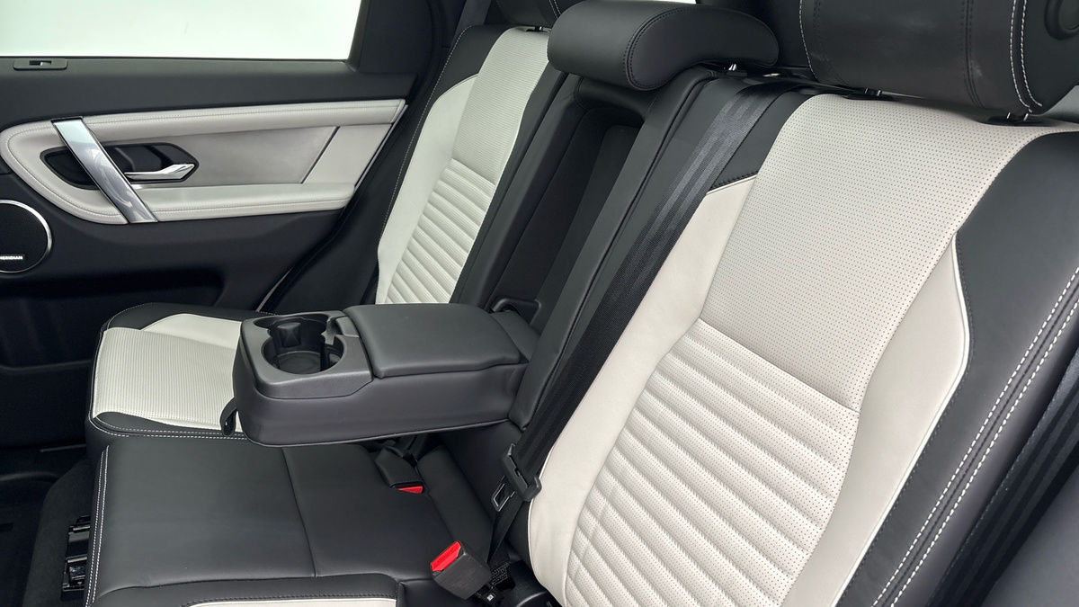 Land Rover Discovery Sport Image 9