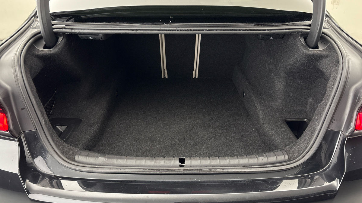 BMW 5 Series Image 11