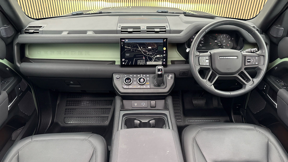 Land Rover Defender 110 Image 12