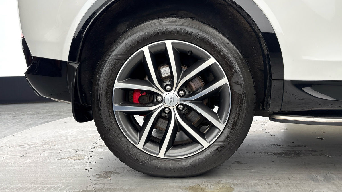 Land Rover Discovery Sport Image 10