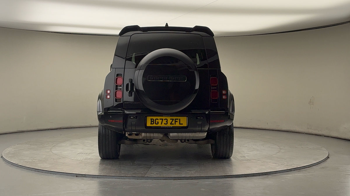 Land Rover Defender 110 Image 4