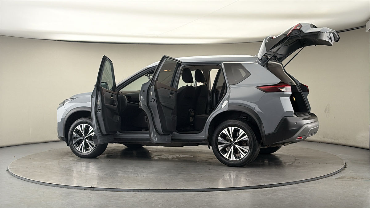 More views of Nissan X-Trail