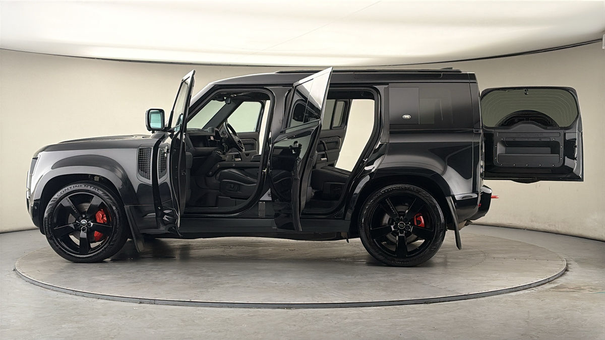 More views of Land Rover Defender 110