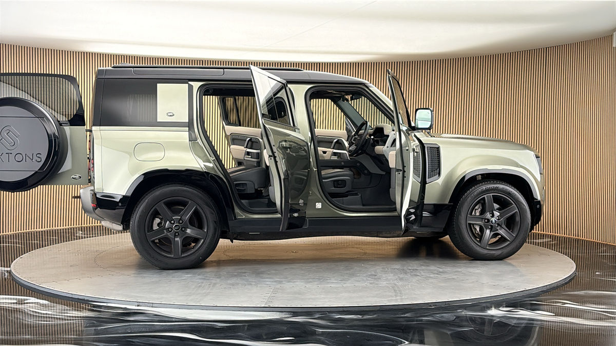 More views of Land Rover Defender 110