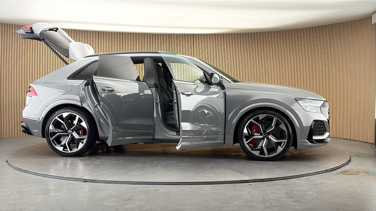 More views of Audi RSQ8