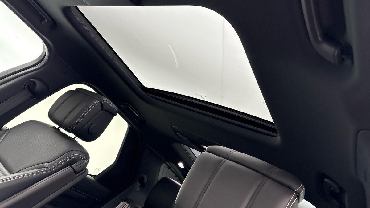 Land Rover Discovery Image 6