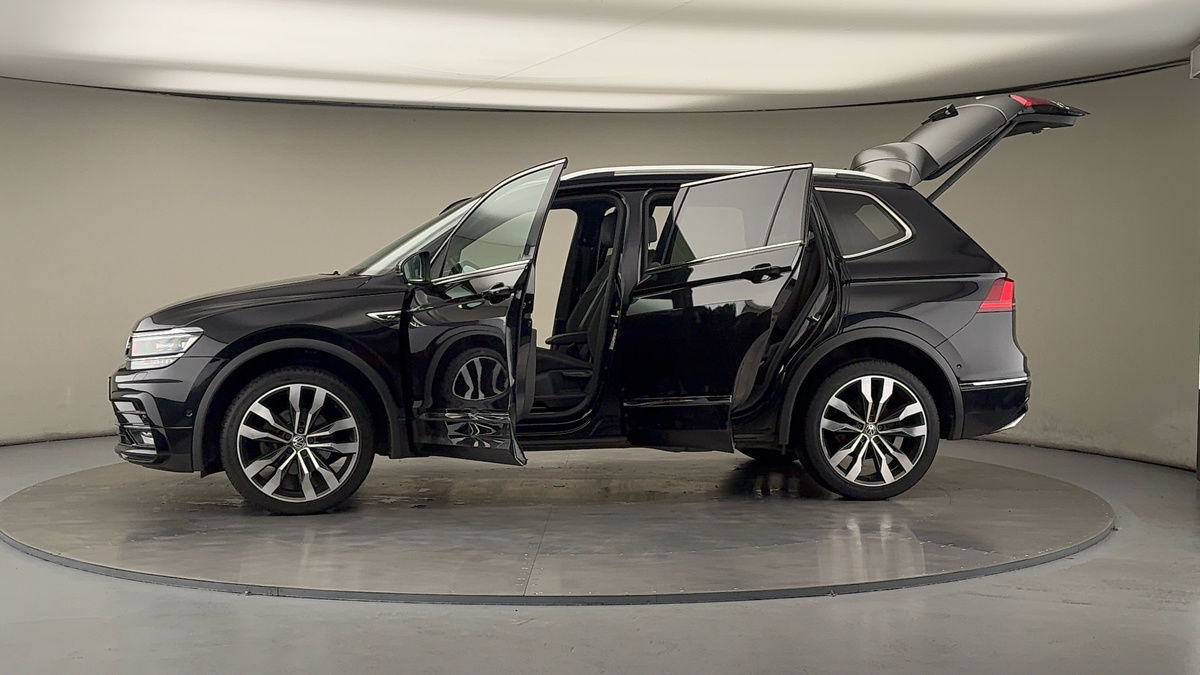 More views of Volkswagen Tiguan Allspace