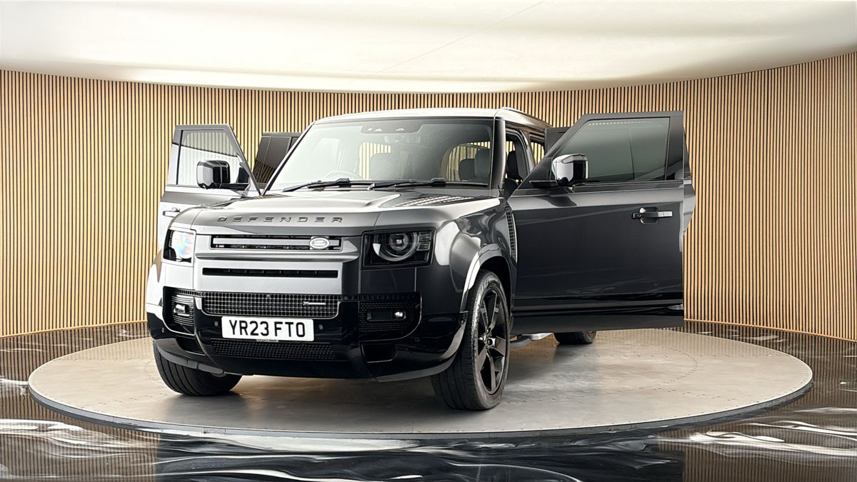 More views of Land Rover Defender 110