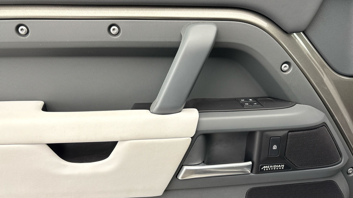 Land Rover Defender 110 Urban Image 43