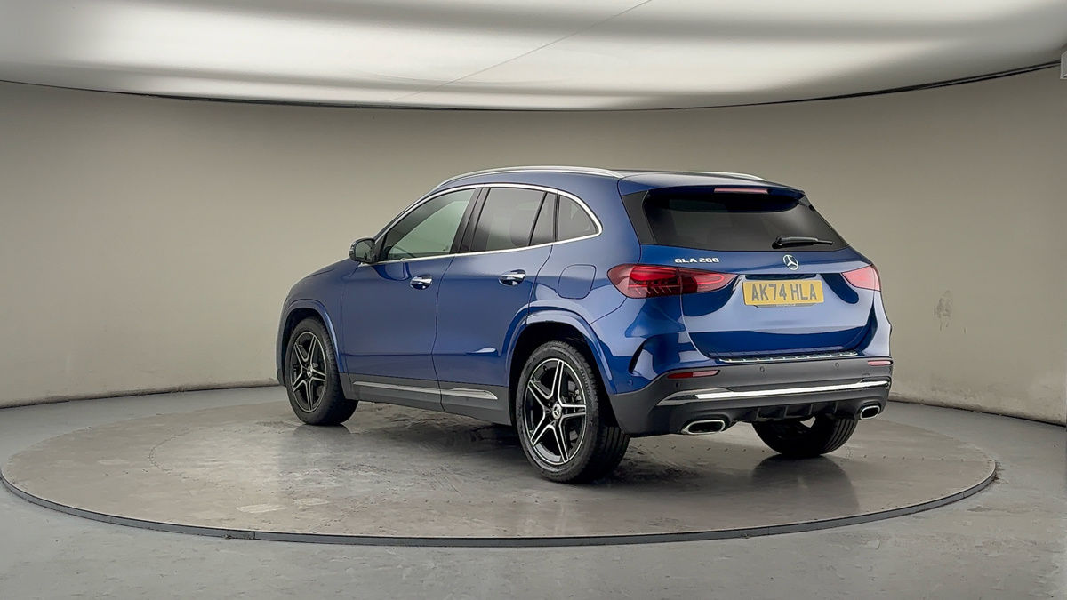 Mercedes-Benz GLA Image 2