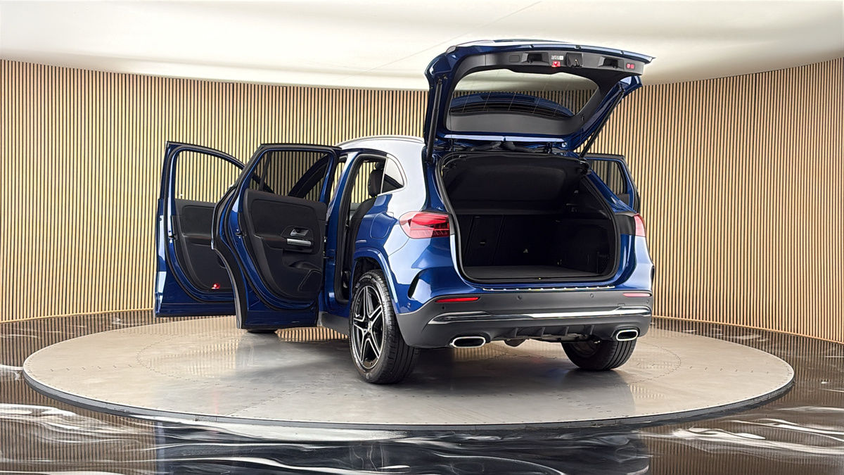 More views of Mercedes-Benz GLA