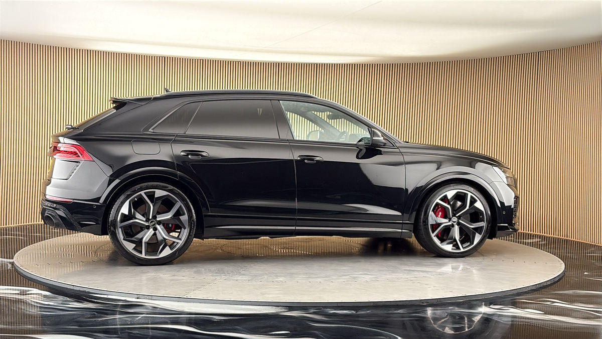 More views of Audi RSQ8