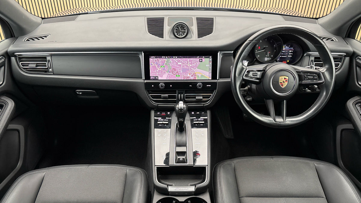 Porsche Macan Image 12