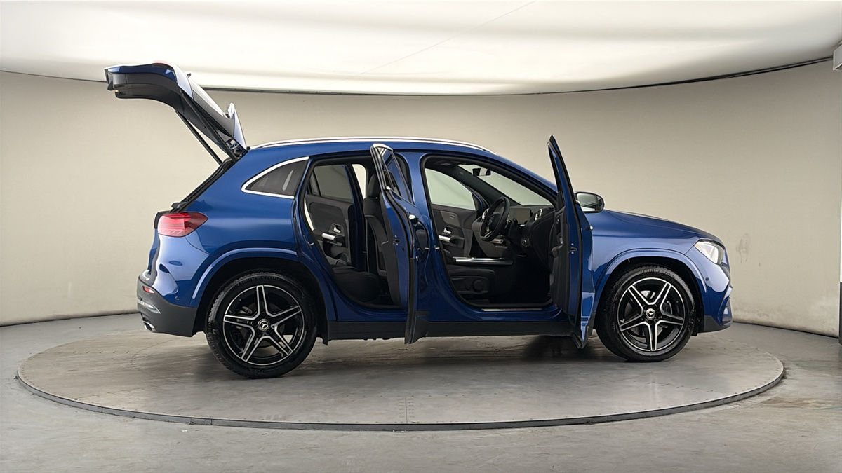 More views of Mercedes-Benz GLA