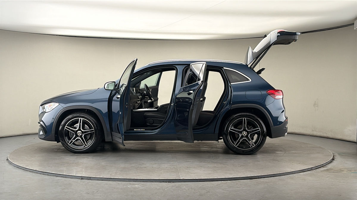 More views of Mercedes-Benz GLA