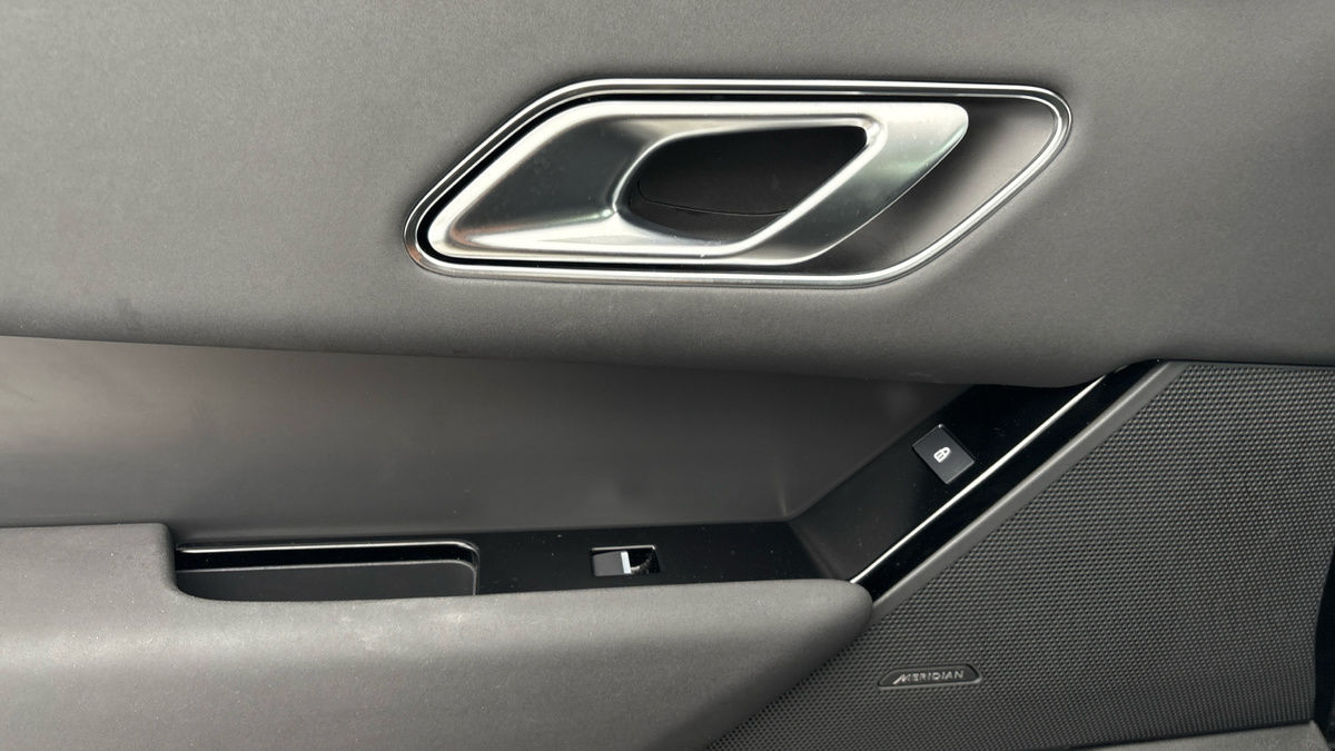 Land Rover Range Rover Velar Image 19