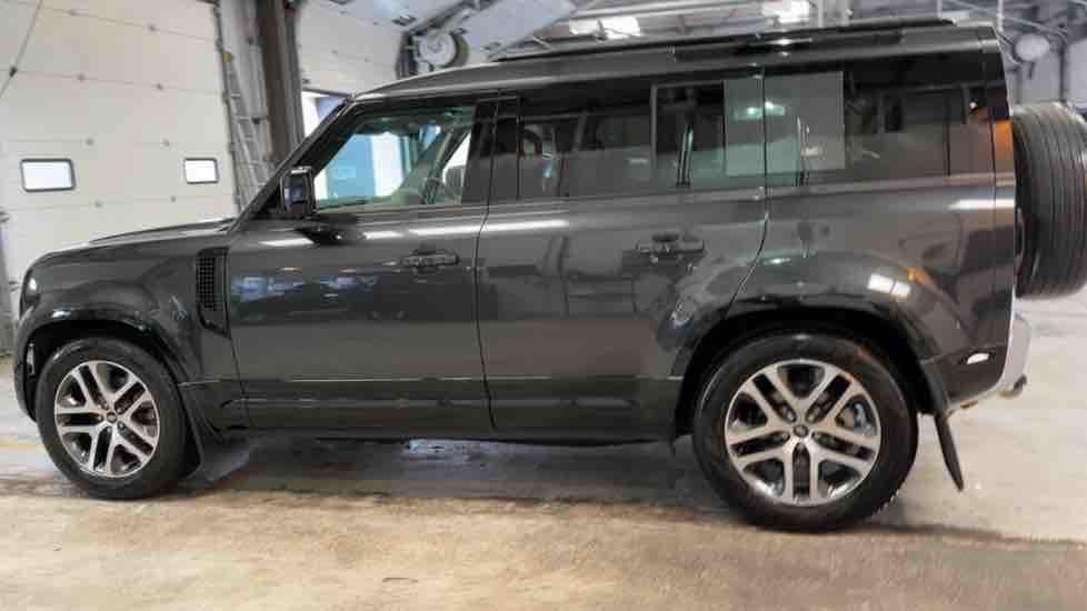 More views of Land Rover Defender 110