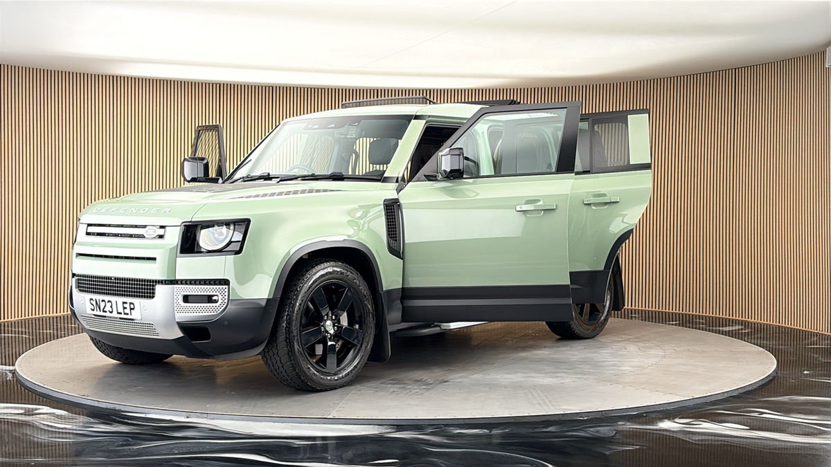 More views of Land Rover Defender 110