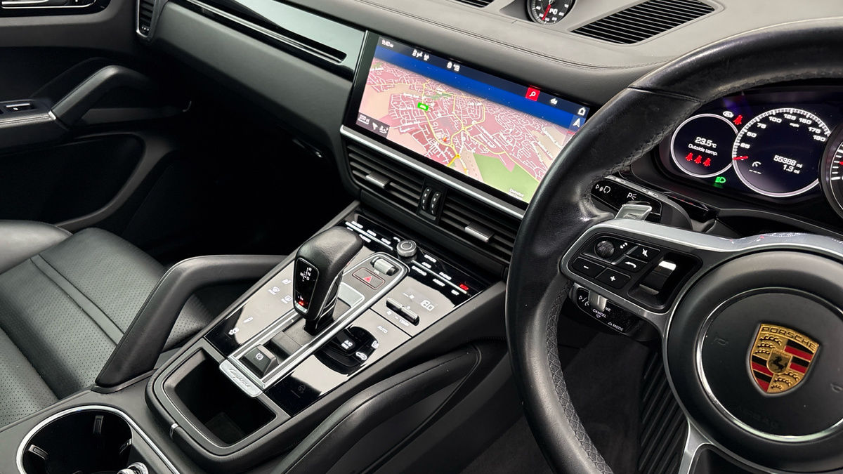 Porsche Cayenne Image 18
