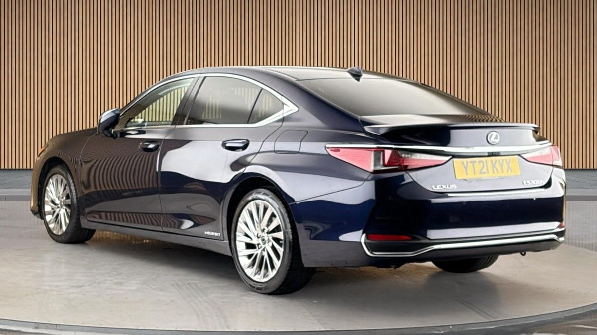 Lexus ES Image 2