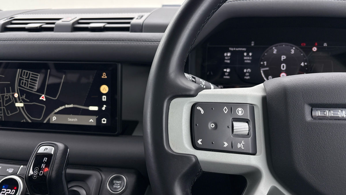 Land Rover Defender 110 Image 13