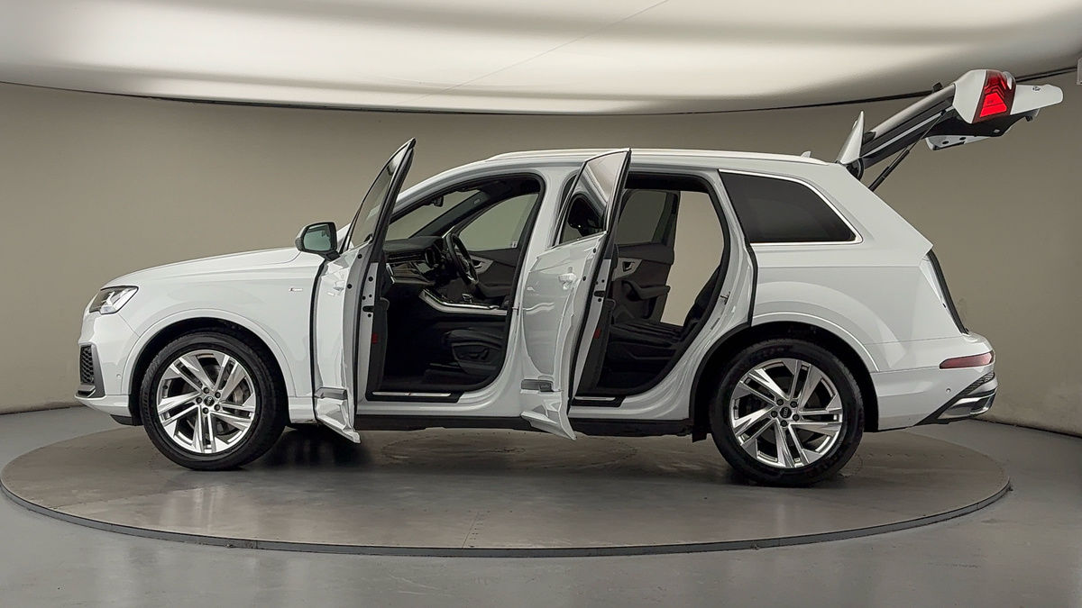 More views of Audi Q7