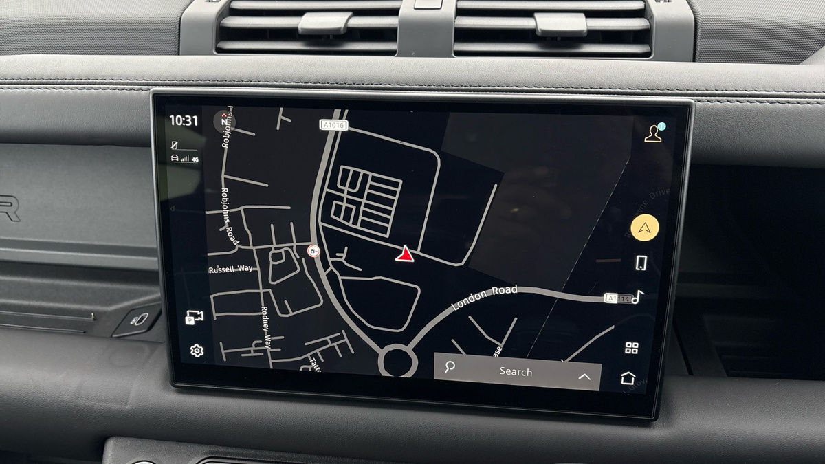 Land Rover Defender 110 Urban Image 17