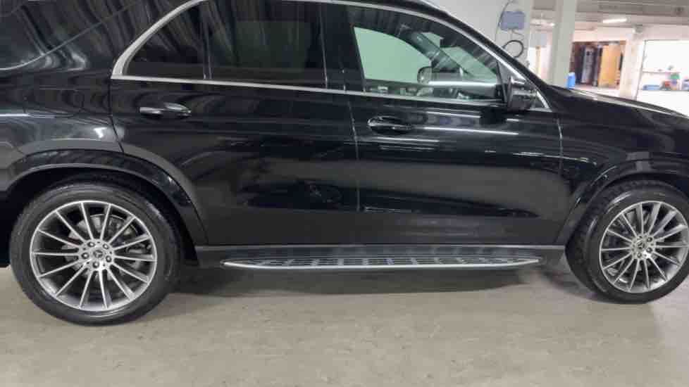 More views of Mercedes-Benz GLE