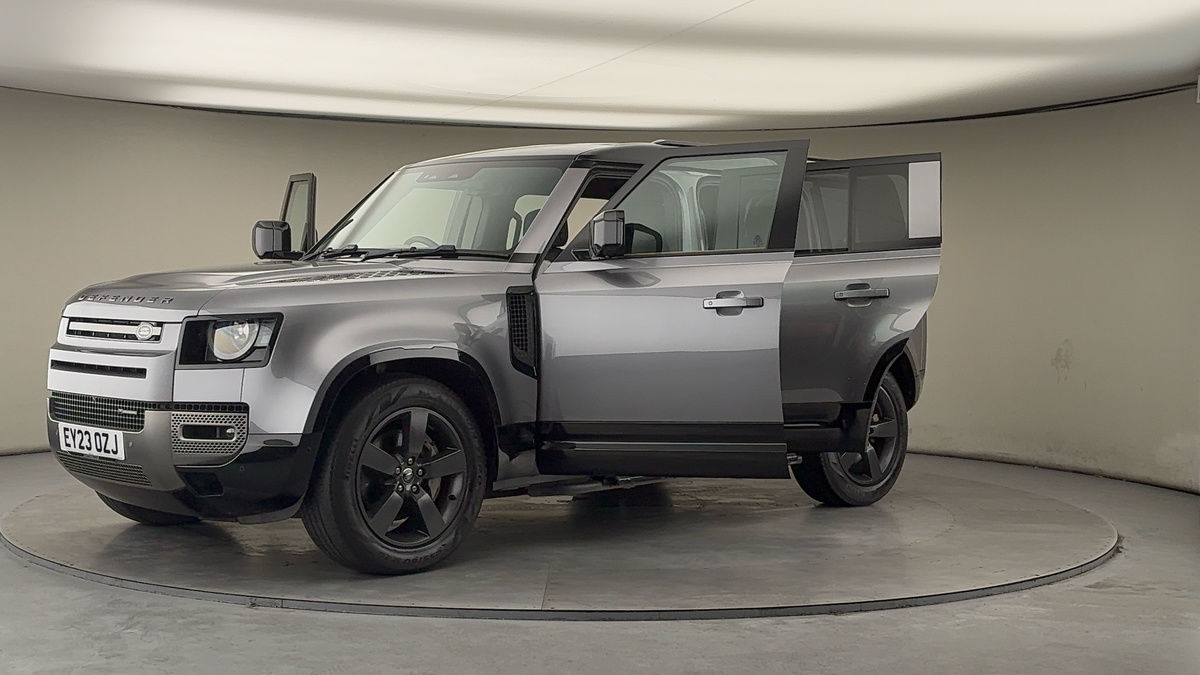 Land Rover Defender 110 Image 22