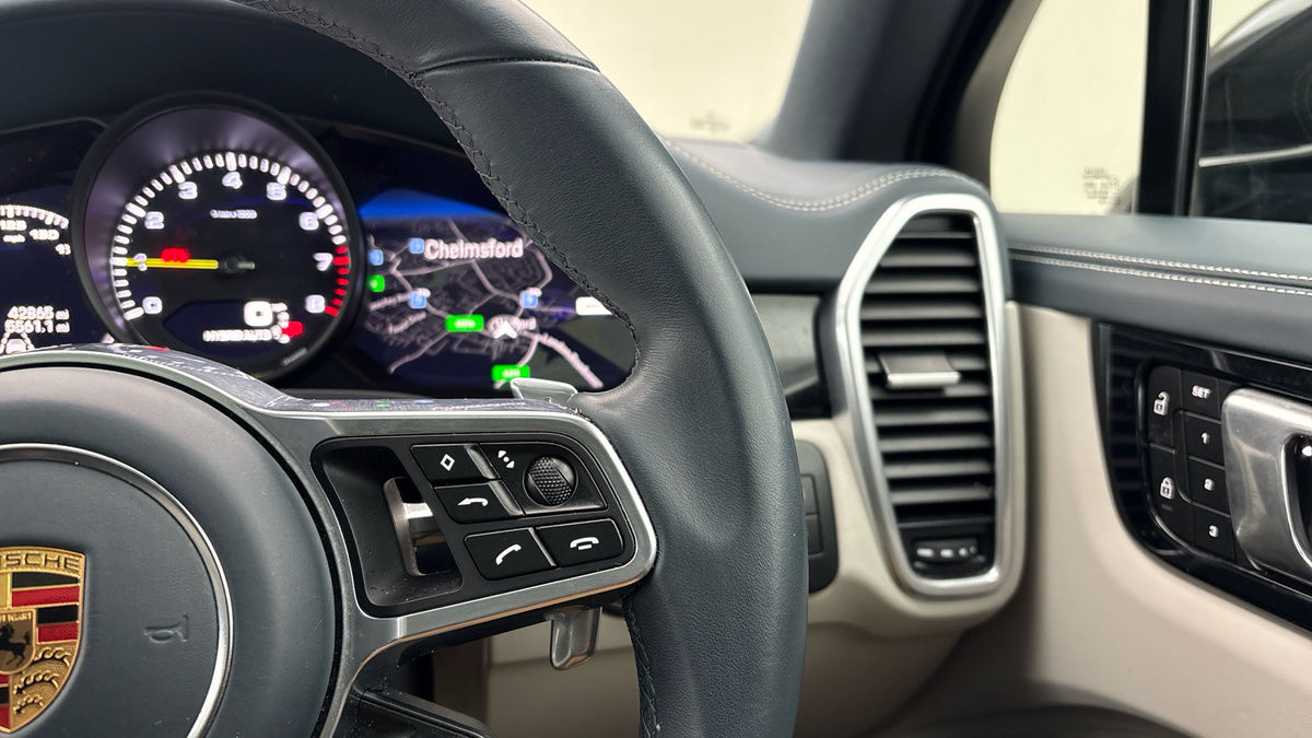 Porsche Cayenne Image 14