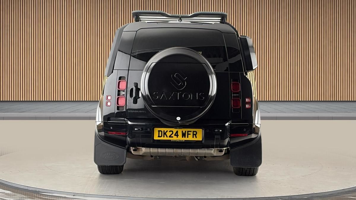 Land Rover Defender 110 Image 4